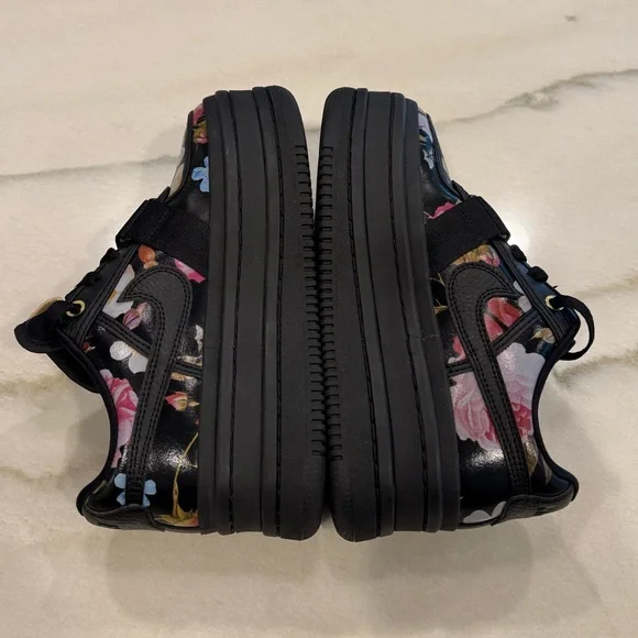 Nike Vandal 2K LX Sneakers Women's Size 7.5 Black Dark